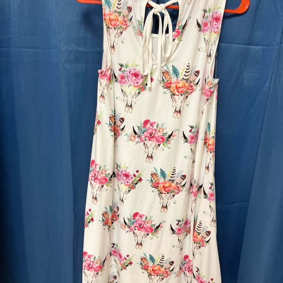 White Western Dress - Picture 3 of 7